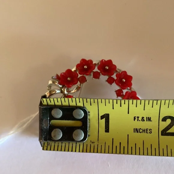 Vintage Lisner Red/Orange coral color brooch - Picture 5 of 5